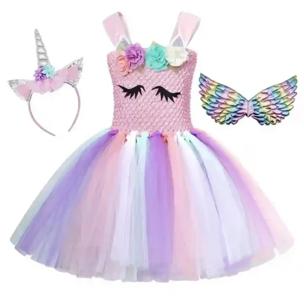 Robe tutu licorne pastel avec bustier en crochet rose extensible, jupe en tulle multicolore, accompagnée d'ailes arc-en-ciel et d'un serre-tête licorne.