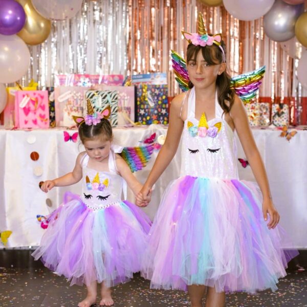 Déguisement Licorne LED paillette sequin multicolores petite fille enfant magnifique robe princesse froufrou, jupe LED, serre tête licorne, ailes multicolores, sourire enfant, anniversaire déguisé, bonheur, accessoires, costume, taille 2-8ans, fête costumée, thème robe licorne, cadeau, enfant déguisé, carnaval, fête école, monde féerique, Noel, rêves, imagination, aventure magique