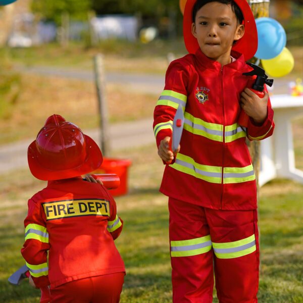 Déguisement pompier, petit garçon, super-héros, enfant, accessoires, casque rouge, marteau, boussole, talkie walkie, camion pompier, bonne qualité, petit prix, pas cher, feu, anniversaire déguisé, bonheur, costume, taille 2,3,4,5,6,7,8,9,10ans, fête costumée, thème garçon, idée cadeau anniversaire, enfant déguisé, carnaval, fête école, Noel, rêves, imagination, aventure magique
